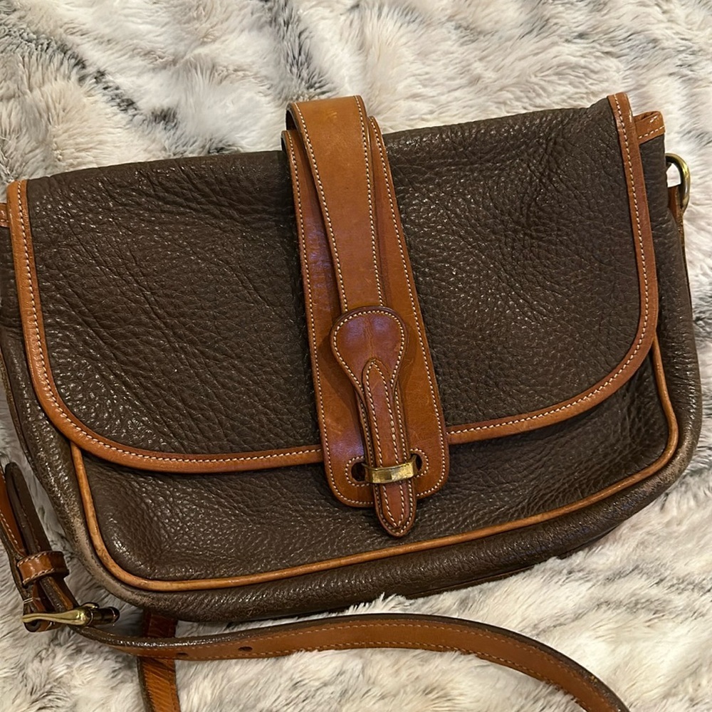 ✨Hot Pick✨Vintage Dooney & Bourke Leather Bag. Beautiful Brown color.